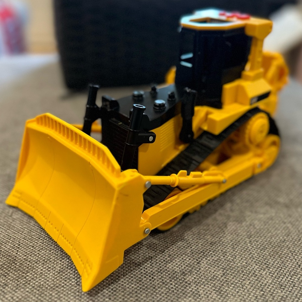 Caterpillar Bulldozer with sound and movement (almost vintage- from the 90s!)